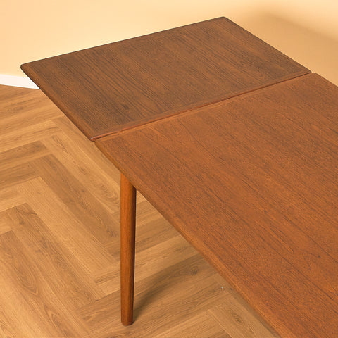 Danish Teak Extendable Dining Table with Lipped Edge, close-up of the pull-out leaf in teak