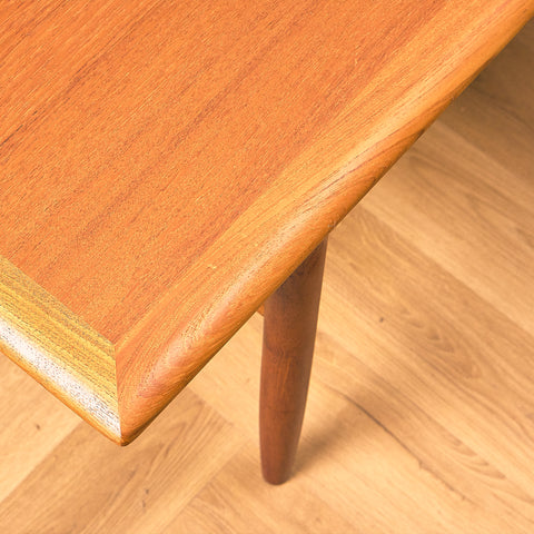 Danish Teak Coffee Table with Lower Shelf, close-up of the edge profile in teak