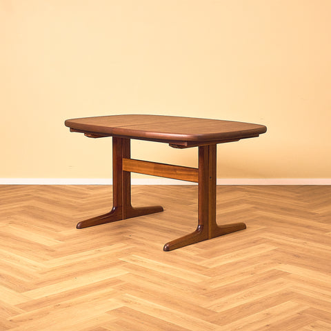 Danish dining table in mahogany by Skovby
