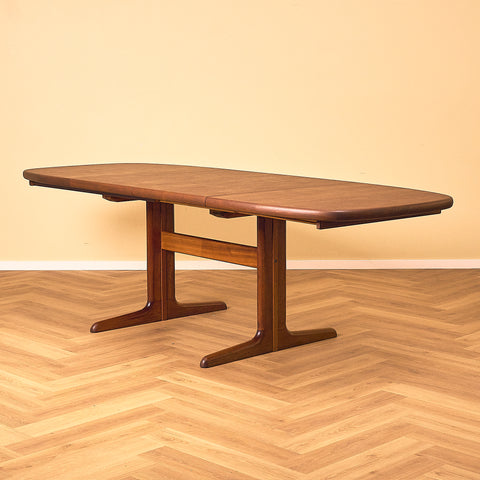 Danish dining table in mahogany by Skovby