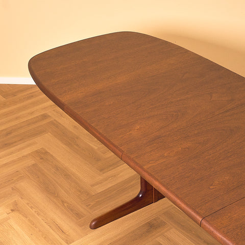 Danish dining table in mahogany by Skovby