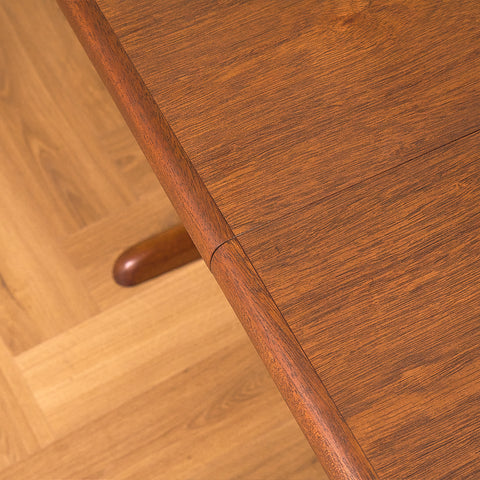 Danish dining table in mahogany by Skovby