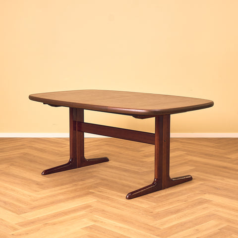 Danish oval dining table in mahogany by Skovby Møbelfabrik