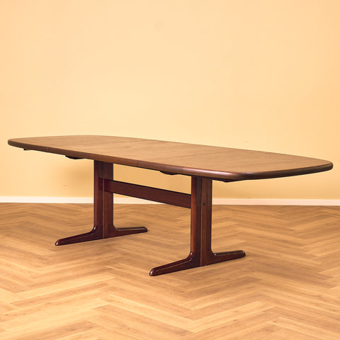Danish oval dining table in mahogany by Skovby Møbelfabrik