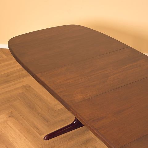Danish oval dining table in mahogany by Skovby Møbelfabrik