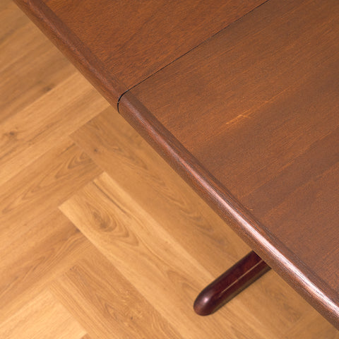 Danish oval dining table in mahogany by Skovby Møbelfabrik