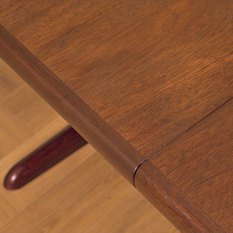 Danish oval dining table in mahogany by Skovby Møbelfabrik