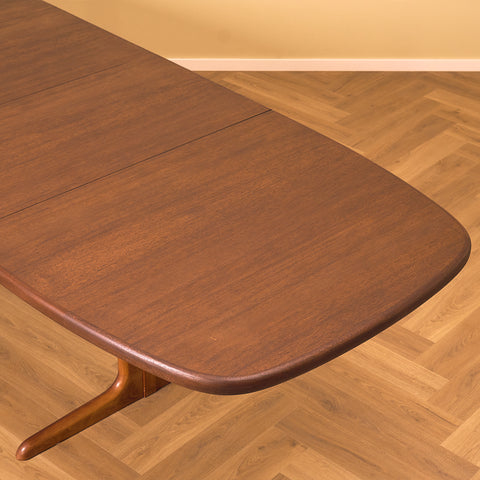 Danish oval dining table in mahogany by Skovby Møbelfabrik