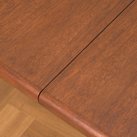 Danish oval dining table in mahogany by Skovby Møbelfabrik