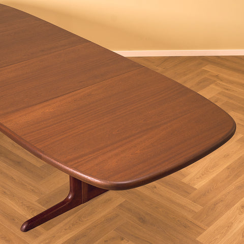 Danish oval dining table in mahogany by Skovby Møbelfabrik