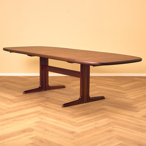 Danish oval dining table in mahogany by Skovby Møbelfabrik
