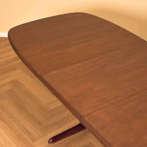 Danish oval dining table in mahogany by Skovby Møbelfabrik