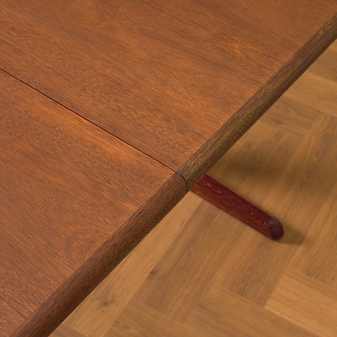 Danish oval dining table in mahogany by Skovby Møbelfabrik