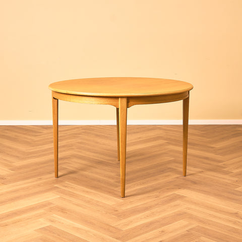 Swedish round dining table in oak by Svante Skogh, model "Vindö"