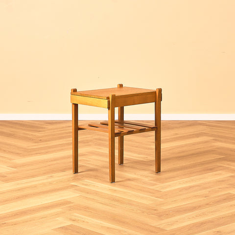 Svenskt sängbord i teak och bok