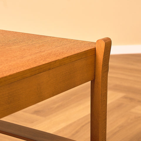 Svenskt sängbord i teak och bok