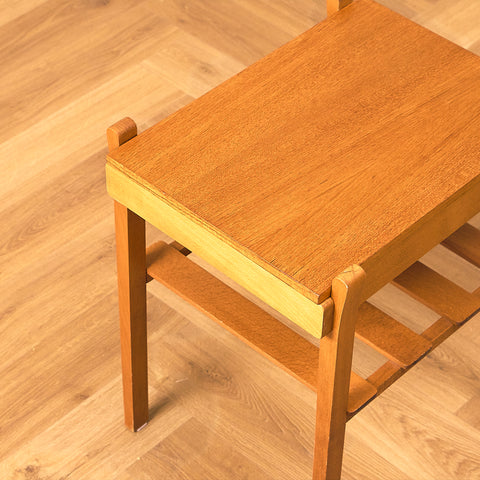 Svenskt sängbord i teak och bok