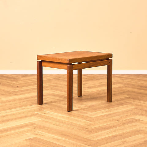 Danskt sidobord i teak av Trioh