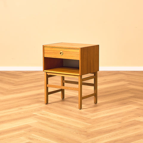 Svenskt sängbord i teak och ek