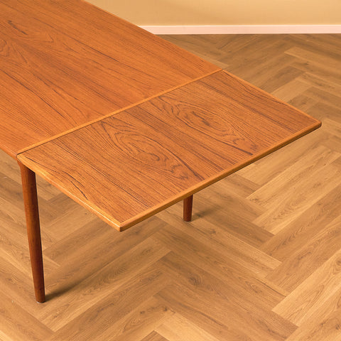 Danish dining table in teak