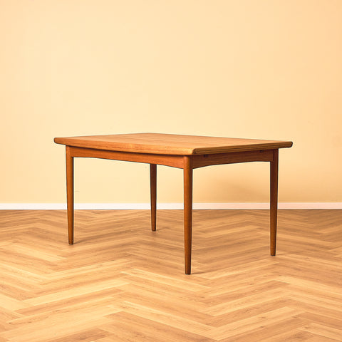 Danish dining table in teak by Skovby