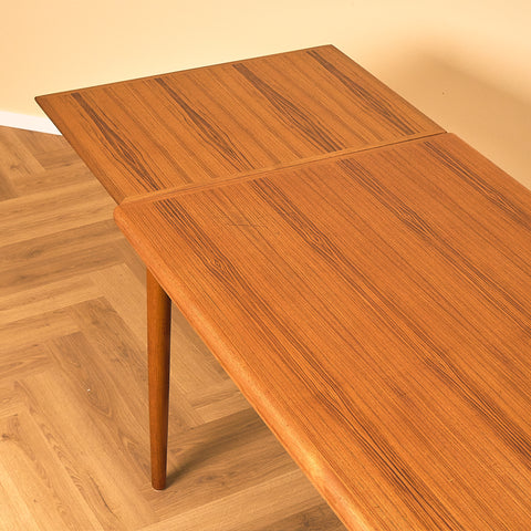 Danish dining table in teak by Skovby
