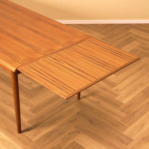 Danish dining table in teak by Skovby