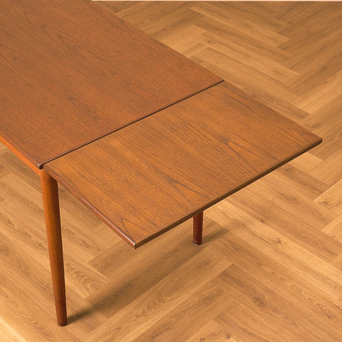 Danish dining table in teak