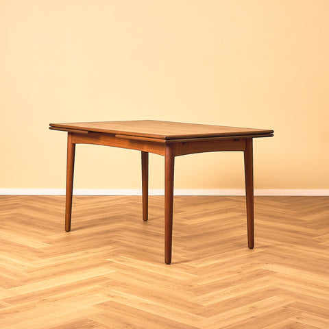 Danish dining table in teak