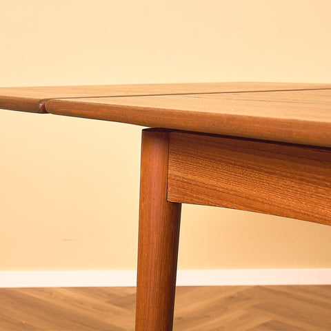 Danish dining table in teak