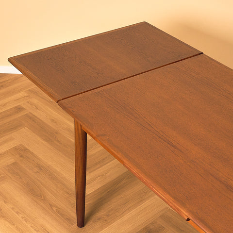Danish dining table in teak and walnut