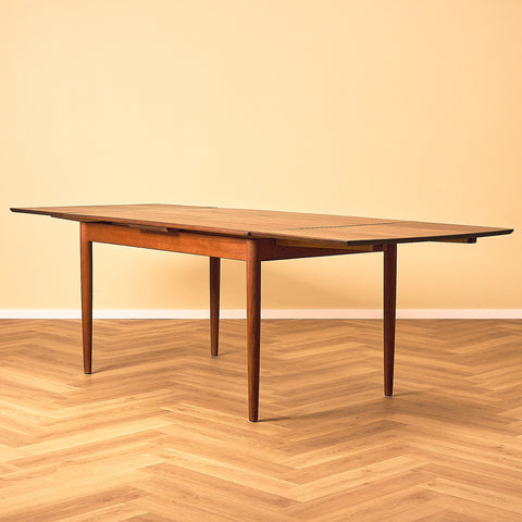 Danish dining table in teak