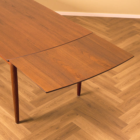 Danish dining table in teak