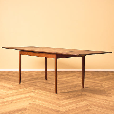 Danish dining table in teak