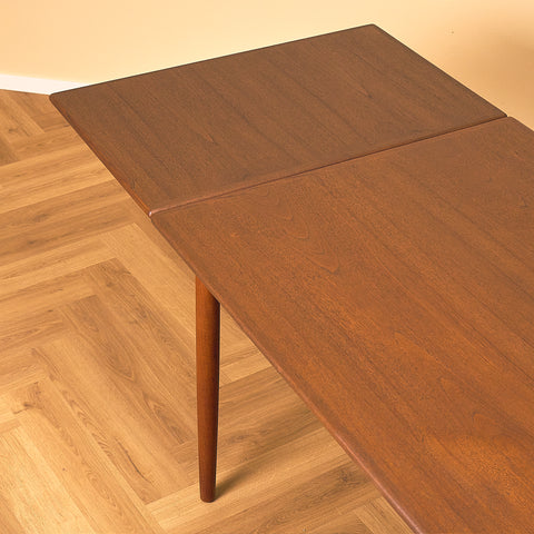 Danish dining table in teak