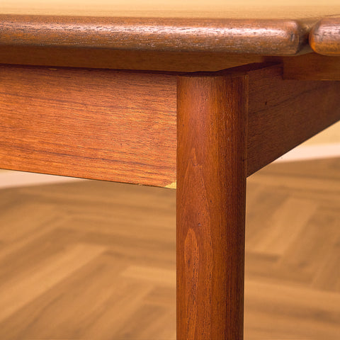 Danish dining table in teak
