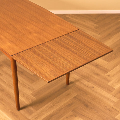 Danish dining table in teak