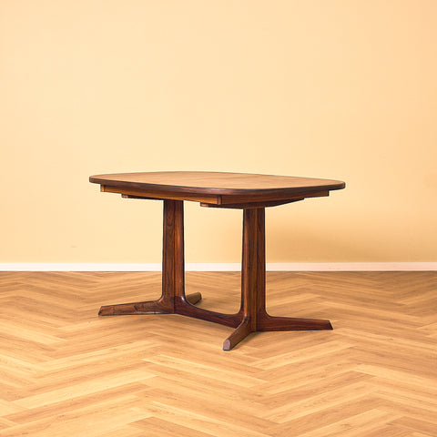 Danish oval dining table in Santos rosewood by Niels Møller for Gudme Møbelfabrik