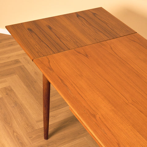Danish dining table in teak