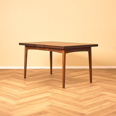 Danish dining table in teak