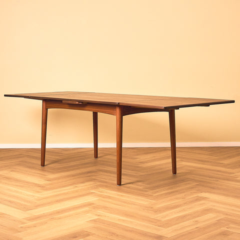 Danish dining table in teak