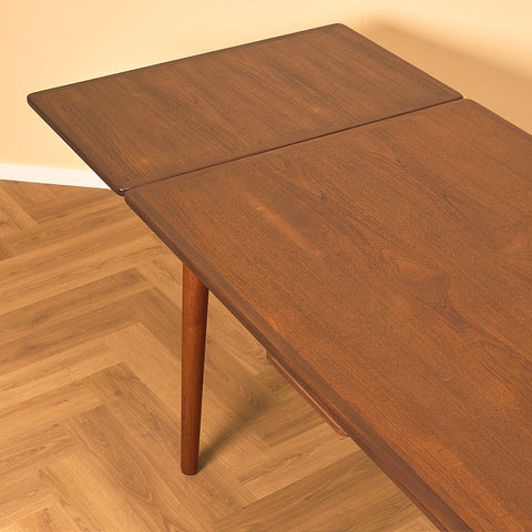 Danish dining table in teak