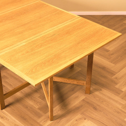 Danish dining table in oak, model 'Öresund' by Karl Andersson for Børge Mogensen