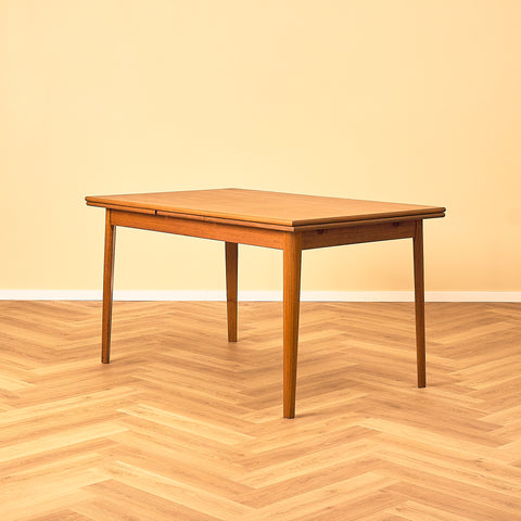 Danskt matbord i teak