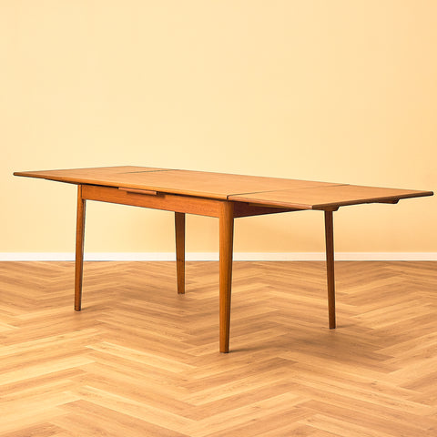 Danskt matbord i teak