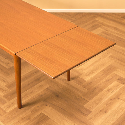 Danskt matbord i teak