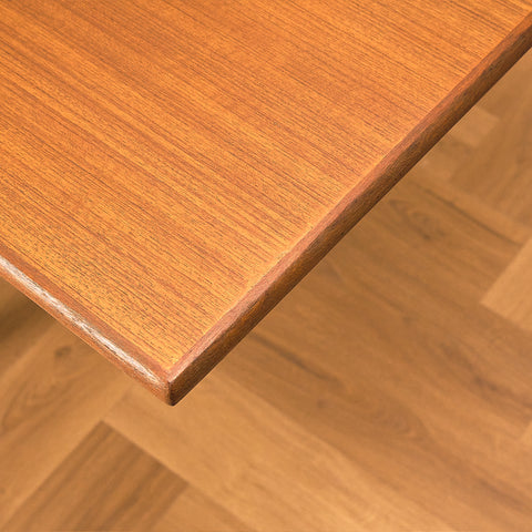 Danskt matbord i teak