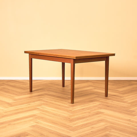 Danskt matbord i teak