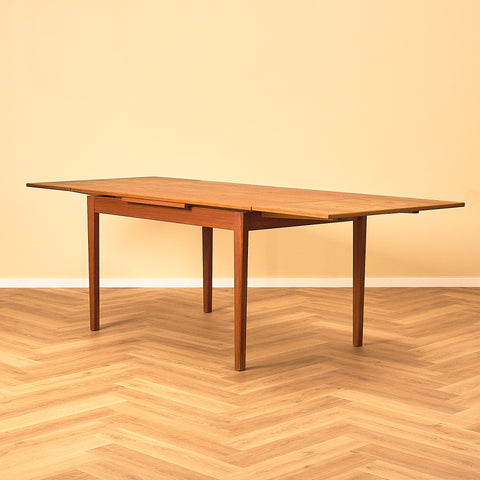 Danskt matbord i teak