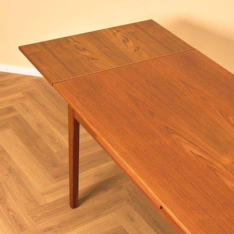 Danskt matbord i teak